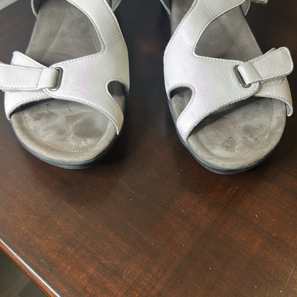 Mephisto Womens Paris Leather White Sandals
size EU 42 - Picture 15 of 17